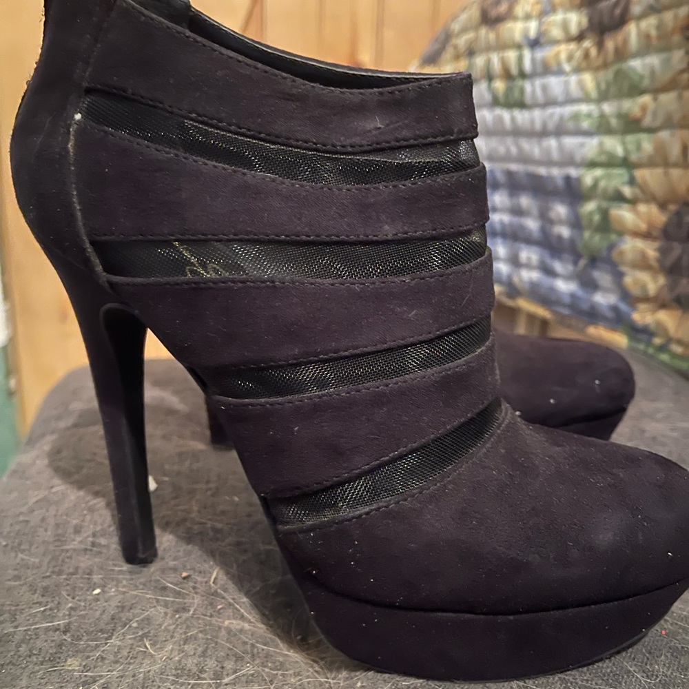 Size 8 Jessica Simpson Booties with mesh